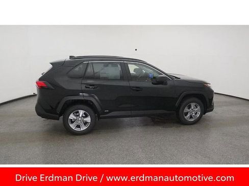 Certified 2025 Toyota RAV4 LE image 10