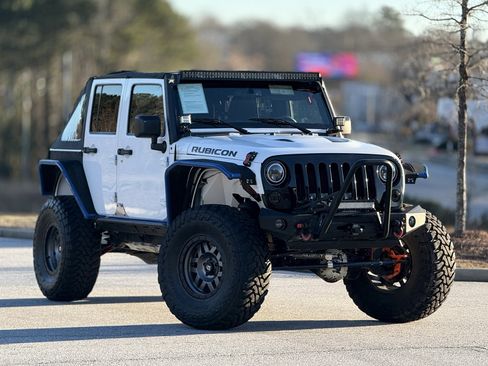 Used 2015 Jeep Wrangler Unlimited Rubicon image 12