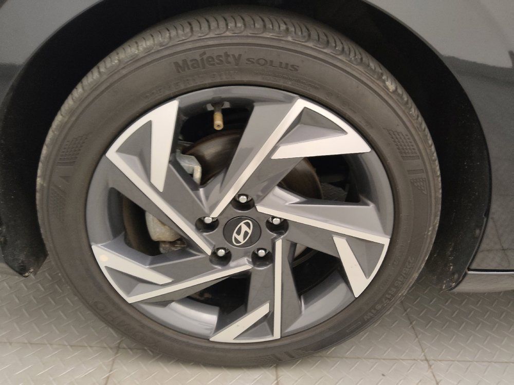 Used 2025 Hyundai Elantra Sport FWD image 31