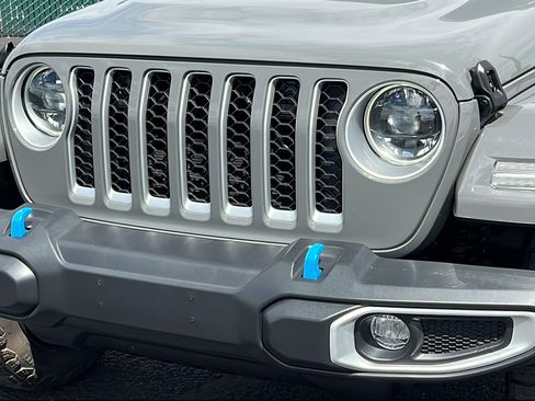 Used 2023 Jeep Wrangler Unlimited Sahara AWD/4WD image 9