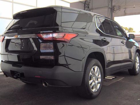 Used 2021 Chevrolet Traverse LS FWD image 5