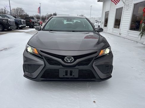 Used 2023 Toyota Camry SE image 2