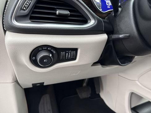 Used 2022 Chrysler Pacifica Limited image 22