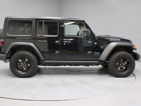 Used 2024 Jeep Wrangler Unlimited AWD/4WD image 12