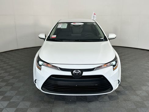 Certified 2025 Toyota Corolla LE FWD image 8