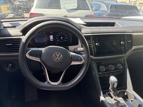 Used 2023 Volkswagen Atlas SE w/ Panoramic Sunroof Package image 5