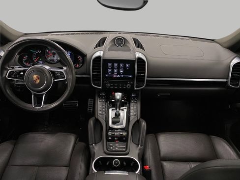 Used 2018 Porsche Cayenne S image 21