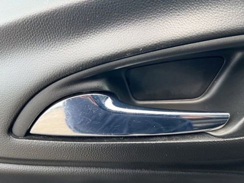 Used 2019 Chevrolet Equinox LT FWD image 12