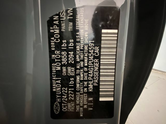 Used 2023 Hyundai Elantra Limited FWD image 28
