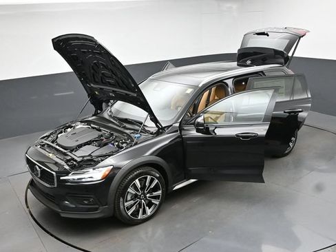 New 2026 Volvo V60 B5 Cross Country Ultra w/ Climate Package AWD/4WD image 53