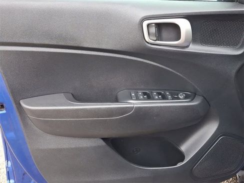 Used 2023 Hyundai Venue SEL image 12