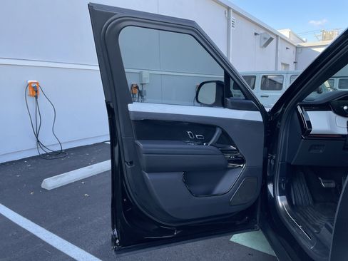 Used 2024 Land Rover Range Rover Sport SV image 38