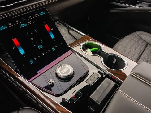 New 2026 Cadillac Escalade ESV Platinum Sport AWD/4WD image 17