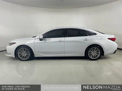 Used 2022 Toyota Avalon Limited w/ Advanced Safety Package FWD image 8