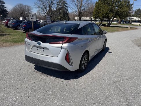 Used 2017 Toyota Prius Prime Premium FWD image 5