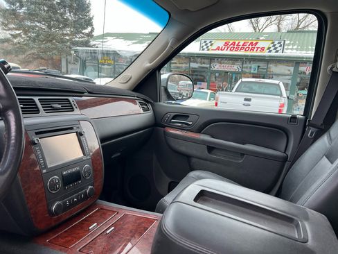 Used 2013 Chevrolet Avalanche LTZ image 9