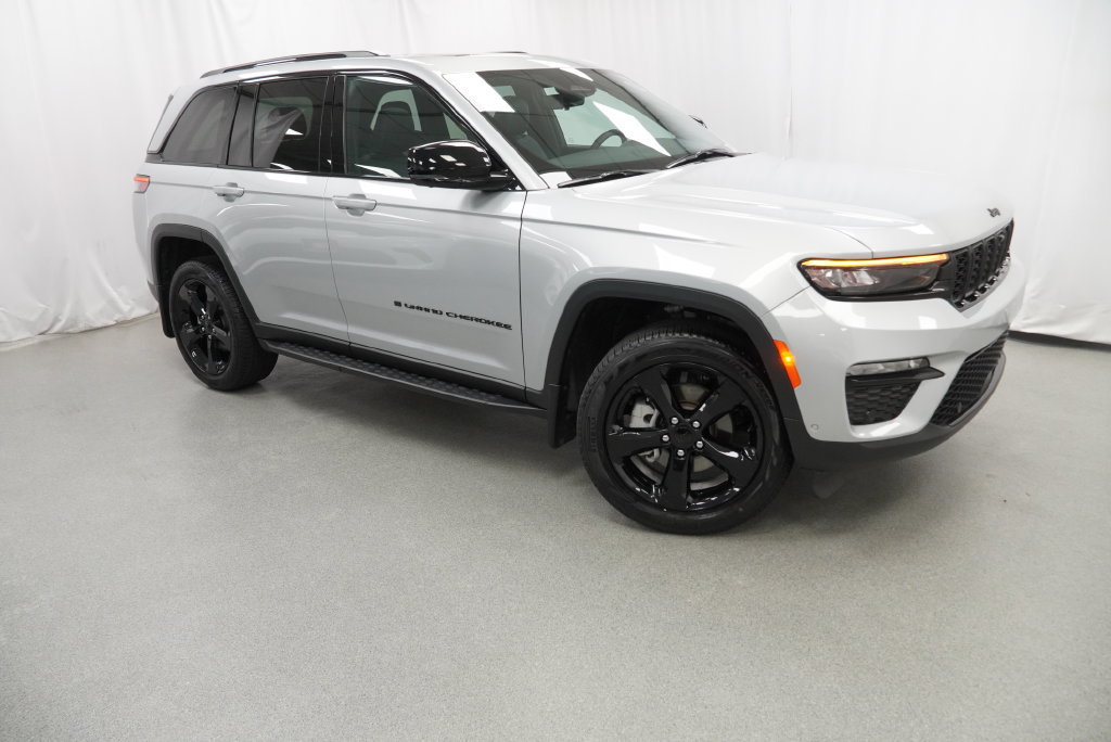 Certified 2025 Jeep Grand Cherokee Limited w/ Luxury Tech Group II AWD/4WD image 16