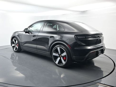 Certified 2025 Porsche Macan 4S Electric image 3