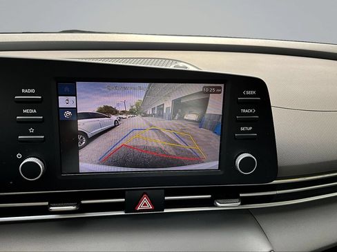 Used 2025 Hyundai Elantra SE FWD image 10