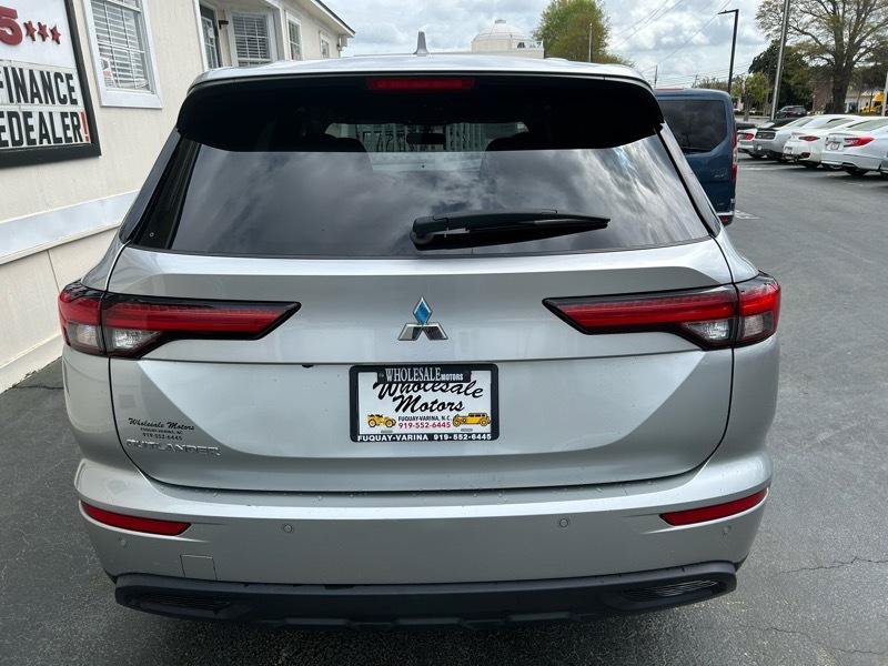 Used 2023 Mitsubishi Outlander ES FWD image 6