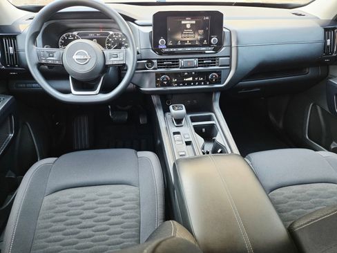 Used 2025 Nissan Pathfinder S FWD image 8