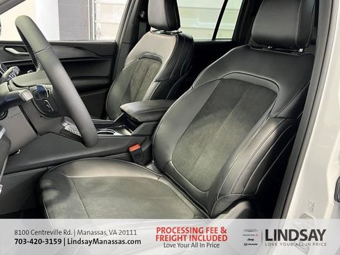 New 2025 Jeep Grand Cherokee Altitude image 23