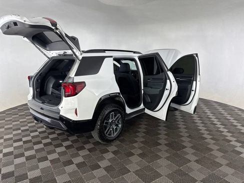 Used 2026 GMC Terrain AT4 AWD/4WD image 17