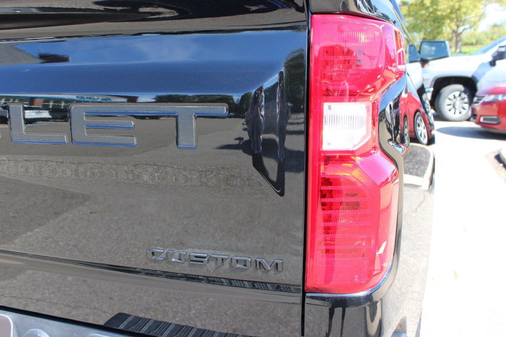 Used 2022 Chevrolet Silverado 1500 Custom w/ LPO, Dark Essentials Package AWD/4WD image 29