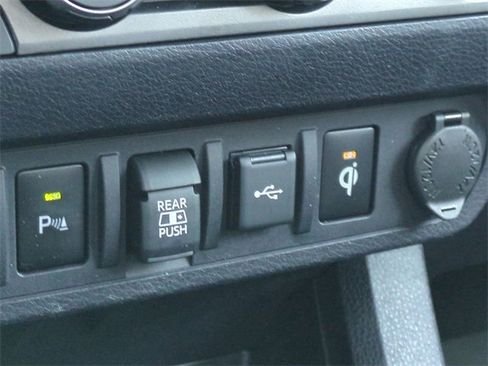 Used 2022 Toyota Tacoma TRD Off-Road w/ Technology Package image 24