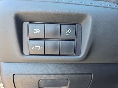 Used 2023 Toyota Highlander XLE FWD image 27
