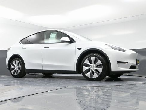 Used 2022 Tesla Model Y Long Range image 50