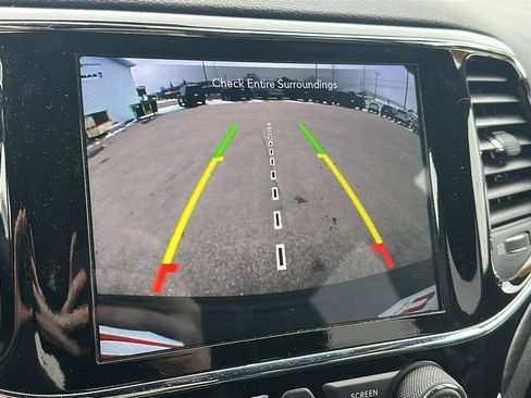 Used 2021 Jeep Grand Cherokee Laredo X image 20