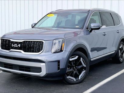 Used 2024 Kia Telluride EX w/ EX Captain's Chair Package