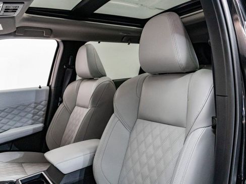 New 2025 Mitsubishi Outlander SEL image 6