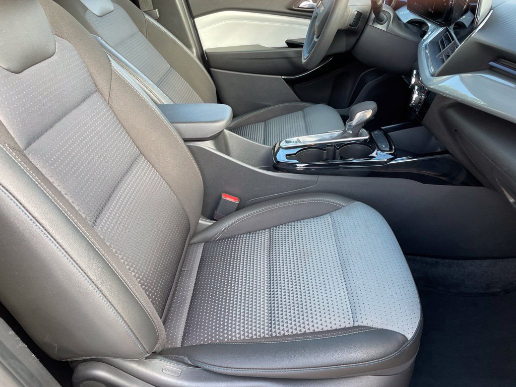 Used 2025 Chevrolet Trax LT FWD image 25