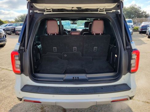 Used 2022 Ford Expedition Limited image 7