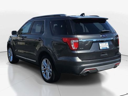 Used 2017 Ford Explorer XLT w/ Equipment Group 202A image 5