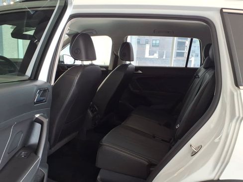 Used 2024 Volkswagen Tiguan SE AWD/4WD image 16