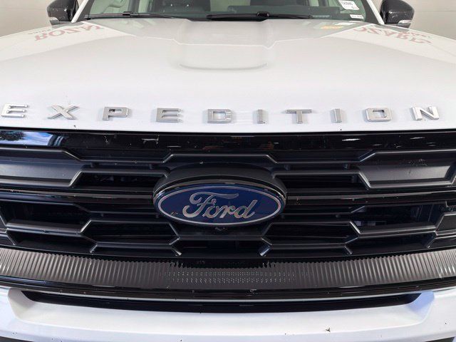 Used 2026 Ford Expedition Max Active RWD image 4