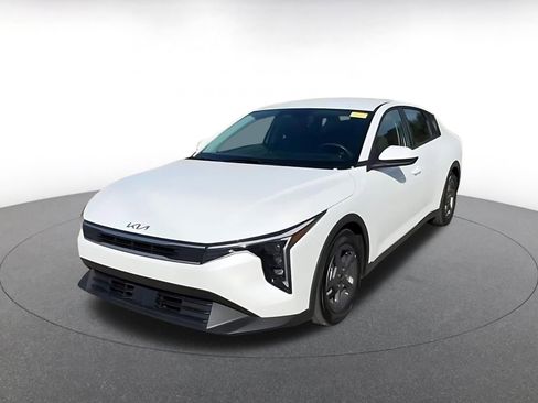 Used 2025 Kia K4 LXS image 7