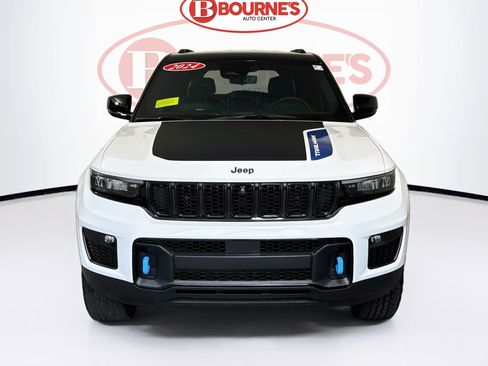 Used 2024 Jeep Grand Cherokee Trailhawk w/ Luxury Tech Group III AWD/4WD image 6