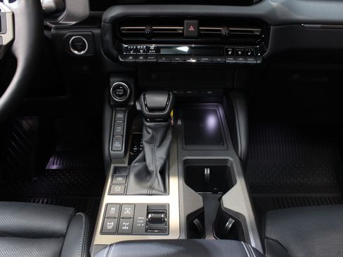 Used 2025 Toyota Land Cruiser image 54