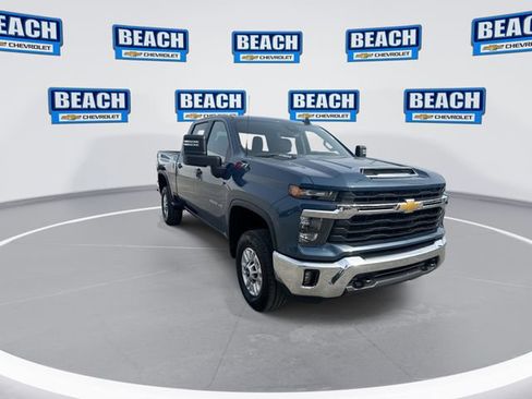 Used 2025 Chevrolet Silverado 2500 LT w/ Convenience Package AWD/4WD image 2