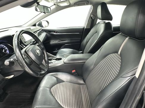 Used 2021 Toyota Camry SE image 9