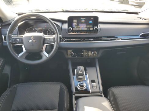 Used 2024 Mitsubishi Outlander ES image 15