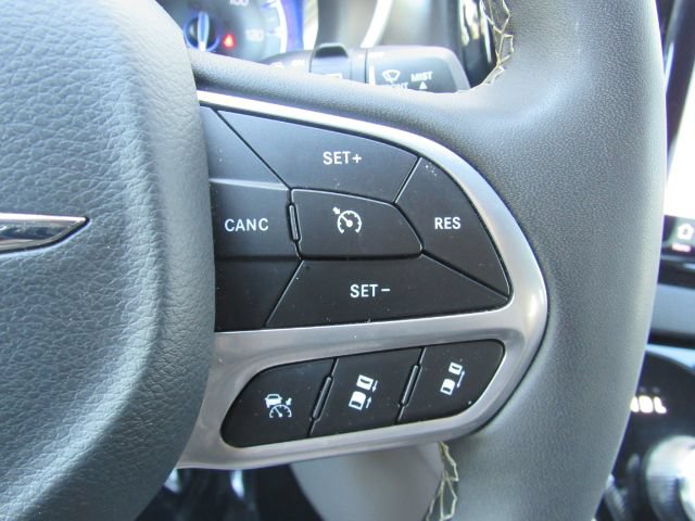 Used 2024 Chrysler Pacifica Touring-L FWD image 43