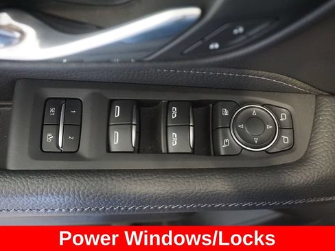 Used 2024 GMC Yukon Denali AWD/4WD image 6