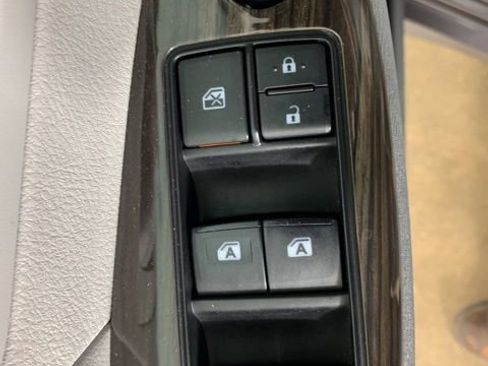 Used 2020 Toyota Sienna XLE Premium AWD/4WD image 18