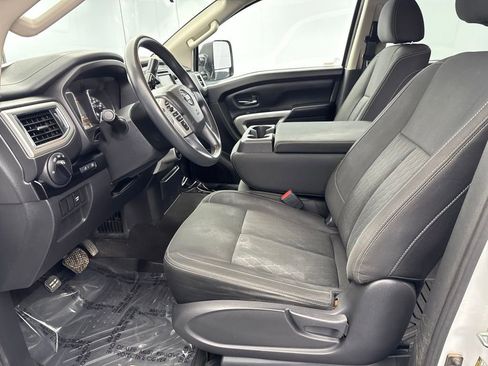 Used 2019 Nissan Titan SV AWD/4WD image 13