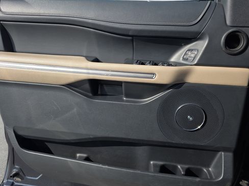 Used 2024 Ford Expedition Limited image 26